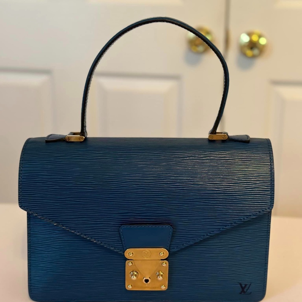 🔆SOLD🔆Authentic Vintage Louis Vuitton Concorde Bag. Blue Epi